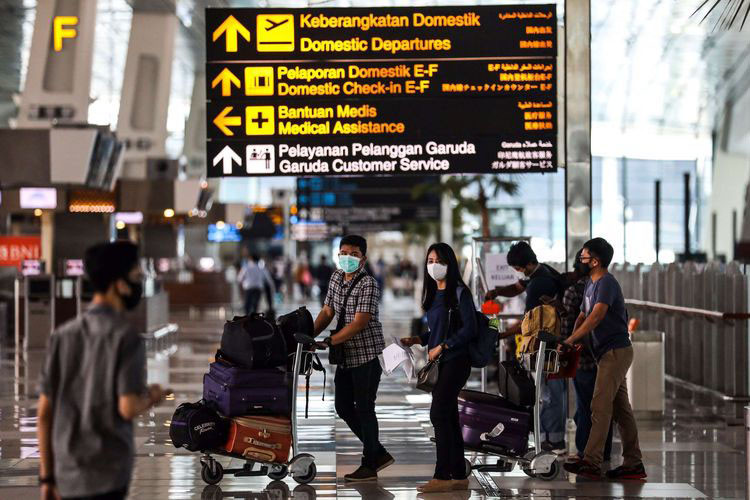 Suasana Penumpang Pesawat diBandara Soekarno-Hatta (The Jakarta Post)