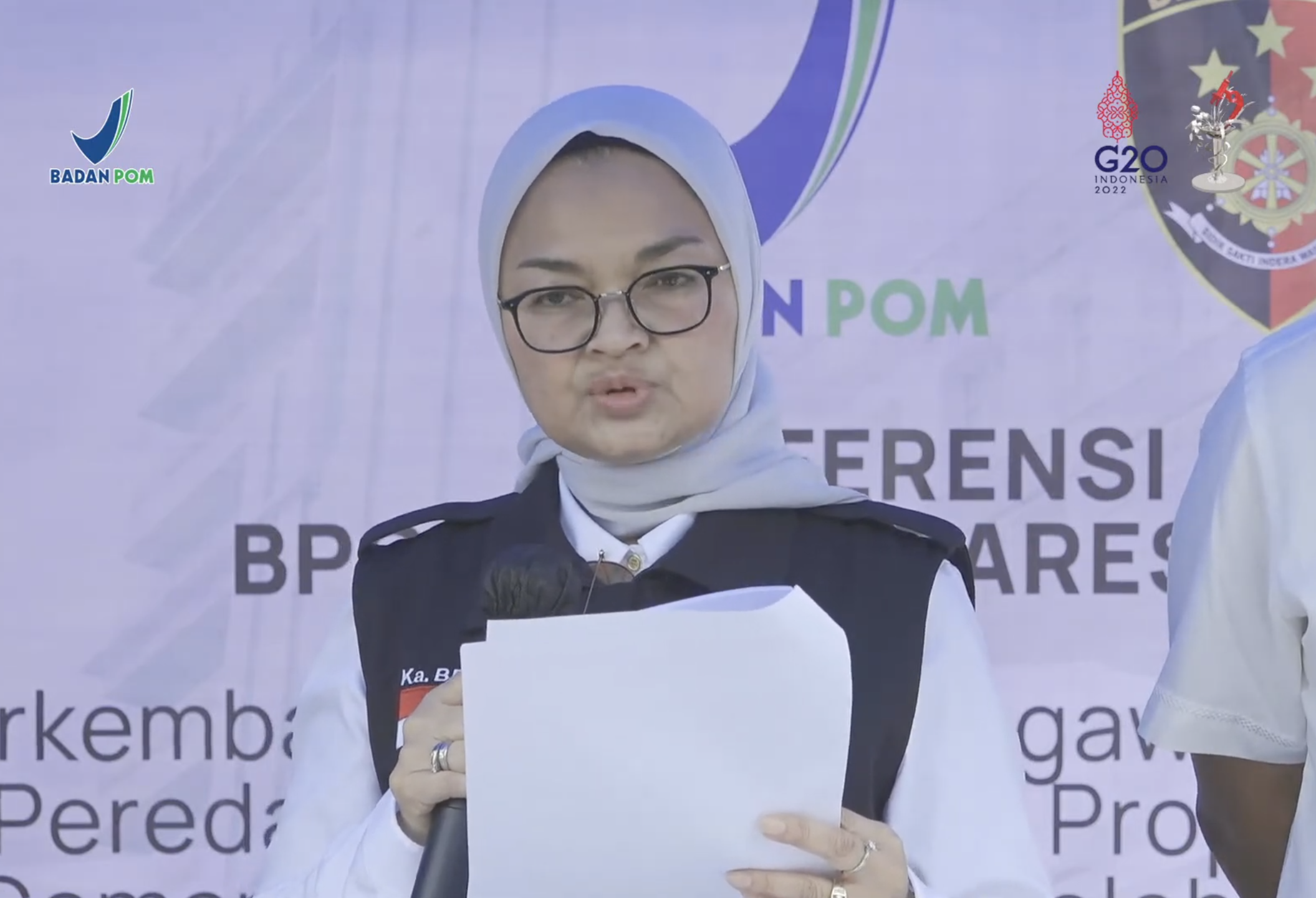 Kepala BPOM, Penny Kusumastuti Lukito dalam konferensi pers, Rabu (9/11). [Foto : Tangkapan layar YT BPOM RI]