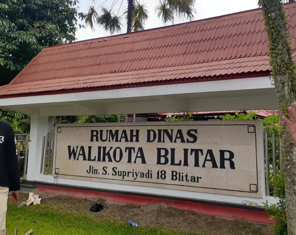 Inilah kronologi kasus perampokan dan penyekapan Wali Kota Blitar yang terjadi di rumah dinasnya, dimana para perampok menggasak uang 400 juta dan perhiasan (Foto: OAS)