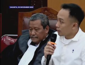 Ricky Rizal menyangkal kesaksian Richard Eliezer bahwa dirinya sudah merencanakan menabrakkan mobil untuk mencelakai Brigadir J sejak di Magelang (Sumber: Tangkapan layar Youtube KOMPAS TV)