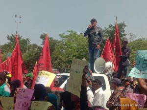 Ratusan petani bersama KAPAK JATIM bawa 8 tuntutan tagih janji depan gedung DPRD dan Gubernur Jatim (doc. Istimewa)