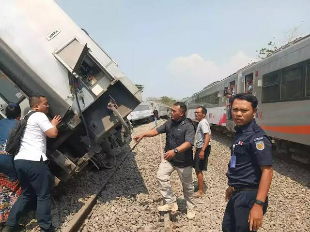 Kecelakaan kereta api (KA) yang melibatkan KA Argo Semeru dan KA Argo Wilis terjadi di wilayah Kalimenur, Kapanewon (Kecamatan) Sentolo, Kabupaten Kulon Progo, Selasa (17/10/2023) doc: Istimewa