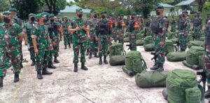 Asops Panglima TNI Mayjen Gabriel Lema mengecek kesiapan Kapal Bantu Rumah Sakit TNI AL KRI Radjiman Wedyodiningrat992 diMarkas Kolinlamil.