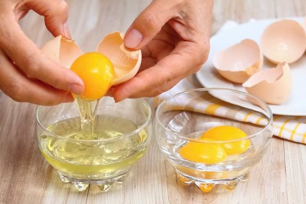 Telur adalah sumber protein hewani yang kaya akan nutrisi penting. Dalam satu butir telur, terkandung vitamin A, D, E, K, B6, dan folat.