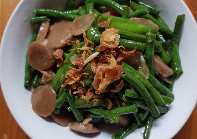 tumis kacang panjang,bakso dan daging ayam.