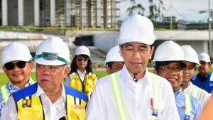 Presiden Jokowi beserta rombongan meninjau berbagai kemajuan dalam pembangunan Ibu Kota Negara (IKN).