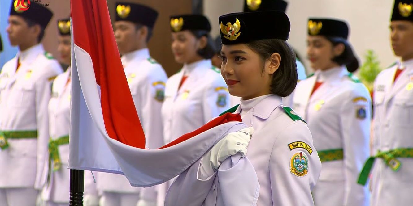 Violetha Agryka Sianturi, salah satu anggota Pasukan Pengibar Bendera Pusaka (Paskibraka) nasional 2024, tengah mencuri perhatian publik.