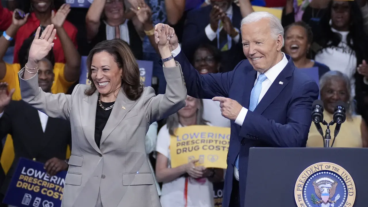 Di Prince George's Community College Kamala Harris dan Joe Biden.