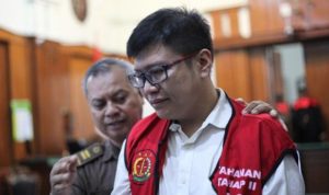 Jampidsus Kejagung melimpahkan berkas dan tiga hakim PN Surabaya tersangka suap vonis bebas Ronald Tannur ke JPU.