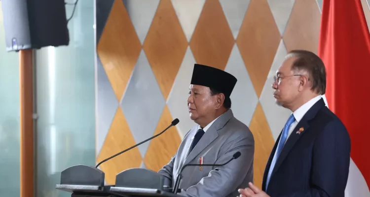 Presiden Prabowo Subianto saat melakukan pertemuan bilateral bersama Perdana Menteri (PM) Malaysia Anwar Ibrahim di Kuala Lumpur, Malaysia, Senin 27 Januari 2025.