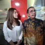 Nikita Mirzani bersama kuasa hukumnya mendatangi Polres Metro Jakarta Selatan.