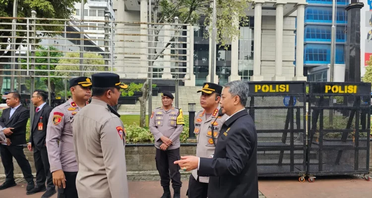 Polisi mengawal sidang sengketa Pilkada 2024 di Mahkamah Konstitusi.