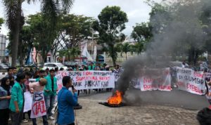 Polri mengerahkan 1.623 personel gabungan untuk mengamankan aksi unjuk rasa di Patung Kuda, Monas, Jakarta Pusat, pada Senin (17/2/2025).