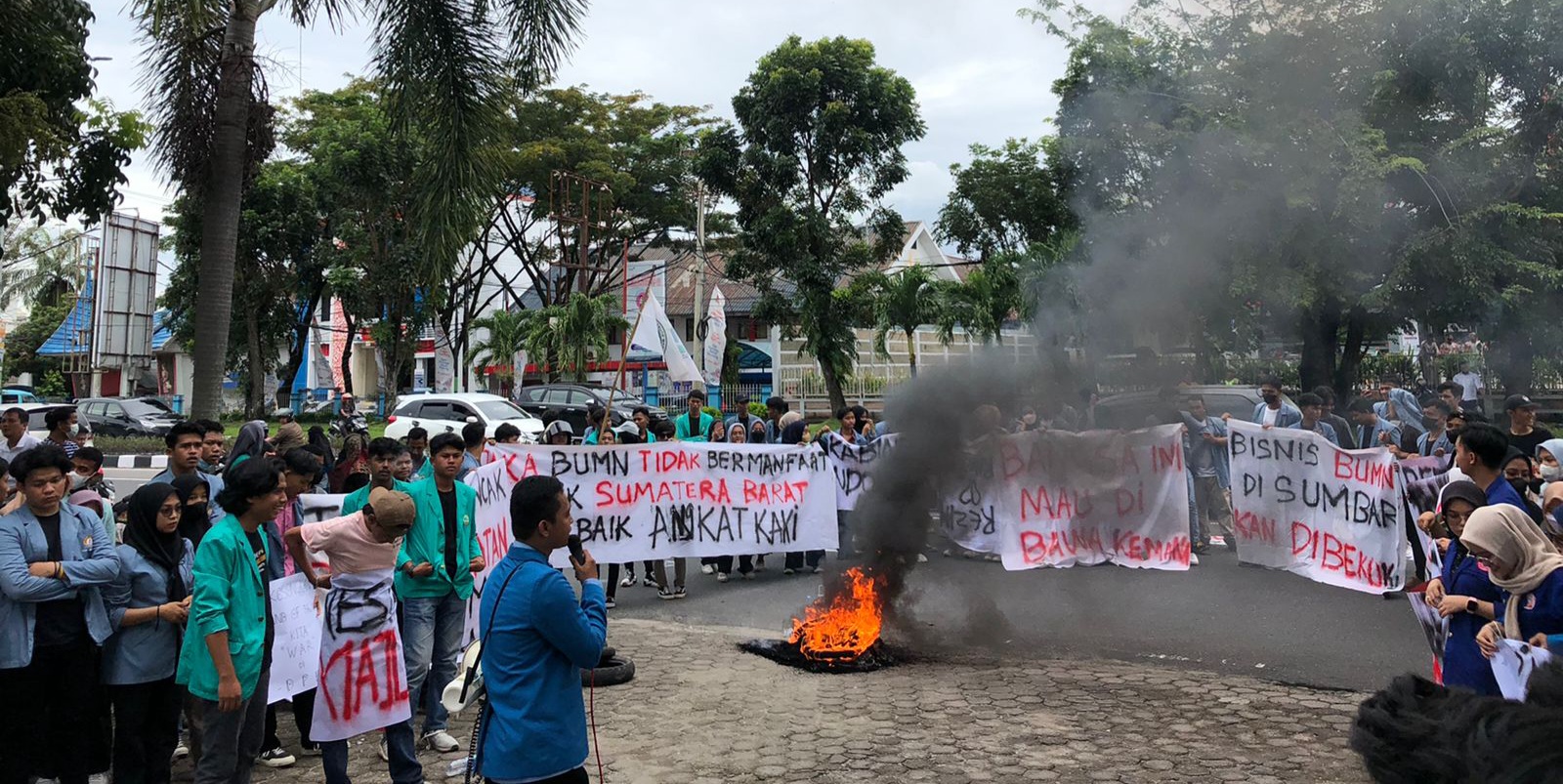 Polri mengerahkan 1.623 personel gabungan untuk mengamankan aksi unjuk rasa di Patung Kuda, Monas, Jakarta Pusat, pada Senin (17/2/2025).