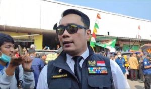 Mantan Gubernur Jawa Barat, Ridwan Kamil, jadi sorotan dalam kasus dugaan korupsi BJB. Kesaksiannya memicu KPK untuk menggeledah rumahnya.