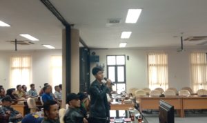 Front Mahasiswa Revolusioner (FMR) dan Komite Rakyat Pemberantas Korupsi (KRPK).