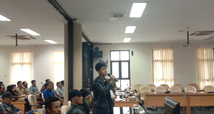 Front Mahasiswa Revolusioner (FMR) dan Komite Rakyat Pemberantas Korupsi (KRPK).