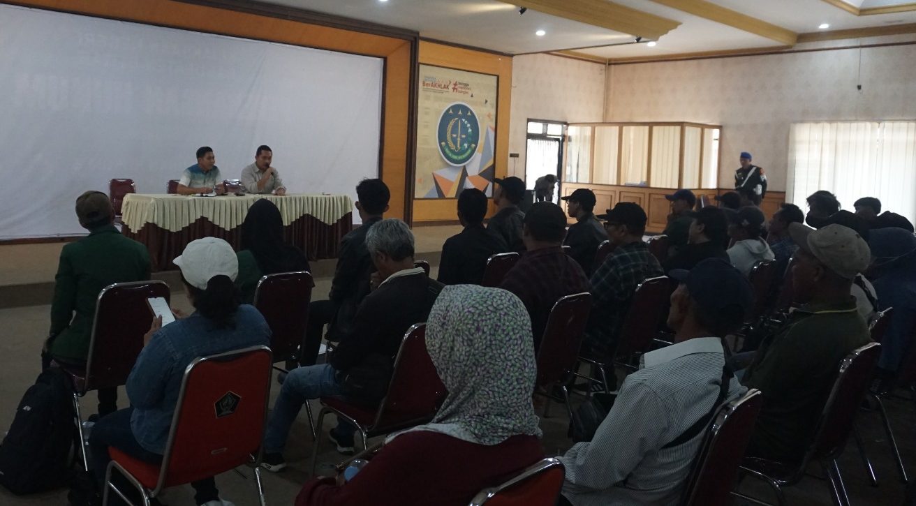 KRPK dan FMR desak Kejaksaan Agung ungkap aktor intelektual korupsi Blitar agar penyelidikan tuntas.