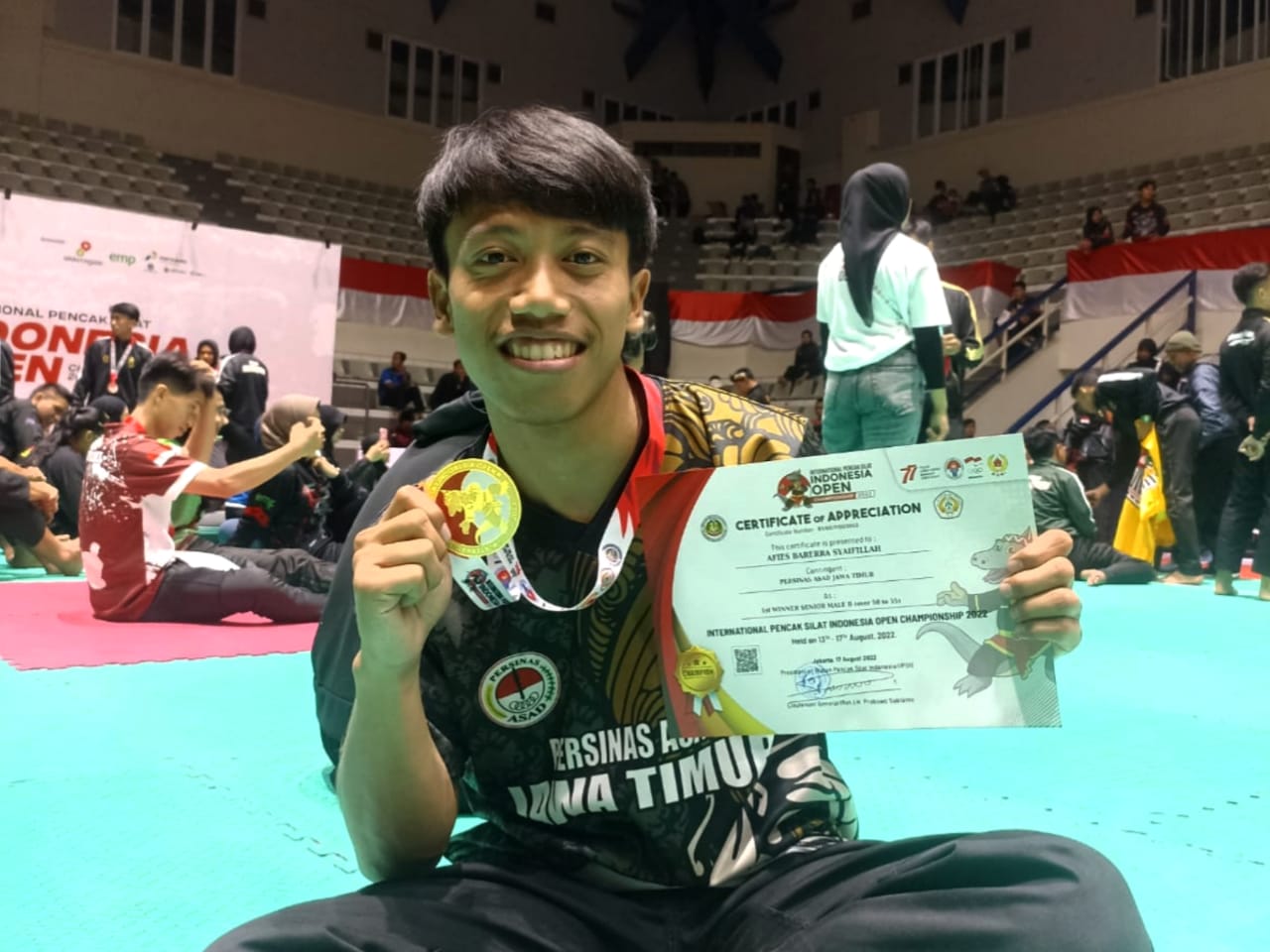 Foto Afies Barerra Peraih Medali Emas PORPROV VII Jawa Timur 2022 dan International Pencak Silat Indonesia Open Championship