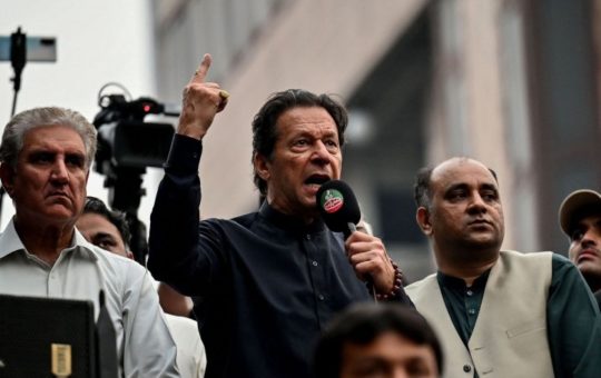 Eks Perdana Menteri Pakistan Imran Khan pimpin aksi unjuk rasa