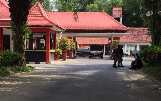 Rumah dinas Wali Kota Blitar - Sebanyak 7 saksi diperiksa oleh pihak kepolisian terkait kejadian perampokan dan penyekapan di rumah dinas Wali Kota Blitar (Foto: Lintas7News)