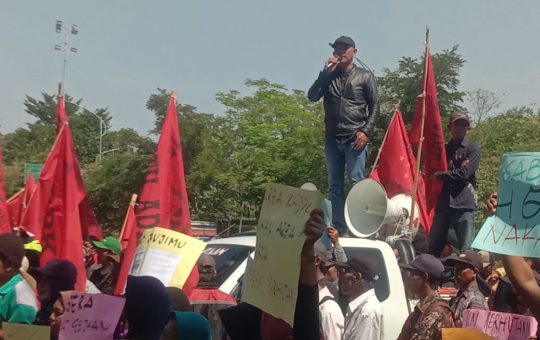Ratusan petani bersama KAPAK JATIM bawa 8 tuntutan tagih janji depan gedung DPRD dan Gubernur Jatim (doc. Istimewa)