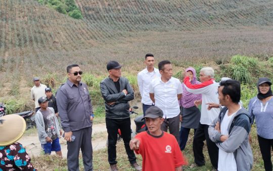 Mohammad Trijanto dan Komisi I DPRD Kabupaten Blitar melakukan sidak di Perkebunan Gambar Anyar, Kamis, 19/10/2023 (doc. Lintas7News)
