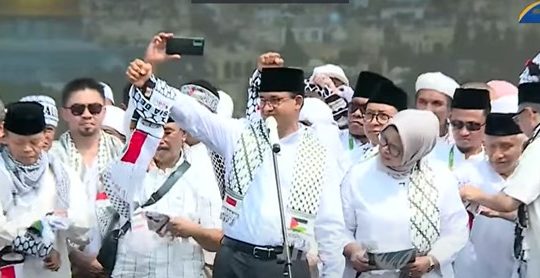 Anies Baswedan diteriaki "presiden" saat aksi bela Palestina di Monas, Jakarta Pusat, Minggu, 5 November 2023 (doc: Tangkapan Layar Youtube)