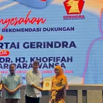 Partai Gerindra menyerahkan surat dukungan atau rekomendasi kepada Khofifah Indar Parawansa - Emil Dardak untuk maju Pilkada Jawa Timur 2024.