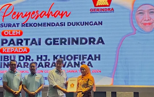 Partai Gerindra menyerahkan surat dukungan atau rekomendasi kepada Khofifah Indar Parawansa - Emil Dardak untuk maju Pilkada Jawa Timur 2024.