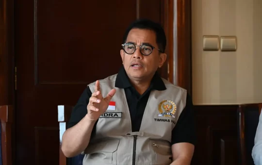 Sekretaris Jenderal (Sekjen) DPR RI Indra Iskandar saat mengikuti Timwas Pelaksanaan Haji DPR RI