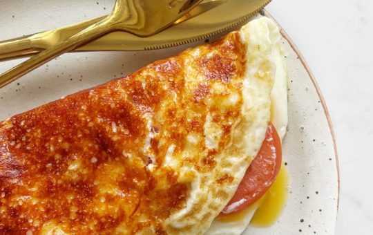 Yuk, coba bikin telur mozzarella yang gurih dan renyah ini. Bahan-bahannya mudah didapat dan cara memasaknya juga praktis.