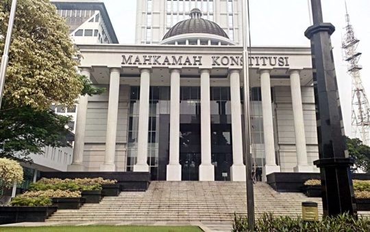 Mahkamah Konstitusi (MK) memulai sidang uji materi UU pemilu nomor 7 tahun 2017 mengenai waktu pelantikan presiden dan wakil presiden.