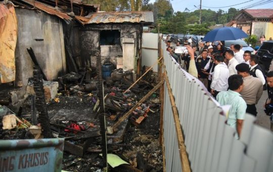 Kondisi Rumah Wartawan Di karo yang Terbakar sekeluarga tewas