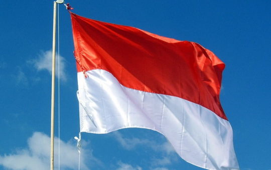 Bendera merah putih adalah simbol identitas negara Indonesia. Di balik kibaran Sang Saka Merah Putih, terdapat sejarah panjang yang mendalam.