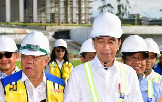 Presiden Jokowi beserta rombongan meninjau berbagai kemajuan dalam pembangunan Ibu Kota Negara (IKN).