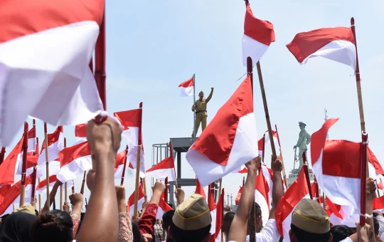 Bendera adalah salah satu lambang negara yang tidak hanya berfungsi sebagai ikon, tetapi juga sarat dengan makna filosofis yang mendalam.