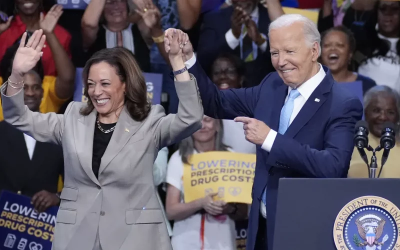 Di Prince George's Community College Kamala Harris dan Joe Biden.