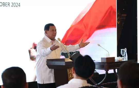 Presiden terpilih Prabowo Subianto mengadakan pertemuan dengan calon anggota kabinet di Padepokan Garuda Yaksa, Hambalang, Bogor, Jawa Barat, untuk memberikan pengarahan kepada calon menteri.