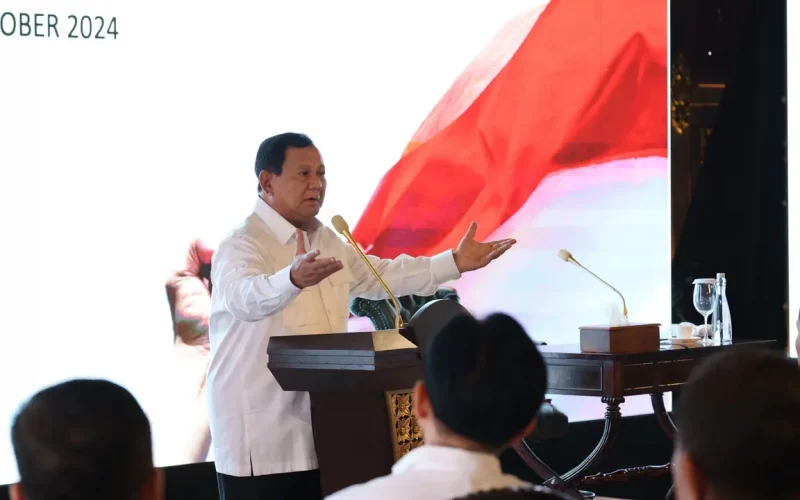 Presiden terpilih Prabowo Subianto mengadakan pertemuan dengan calon anggota kabinet di Padepokan Garuda Yaksa, Hambalang, Bogor, Jawa Barat, untuk memberikan pengarahan kepada calon menteri.