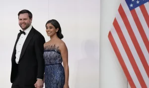 Wakil Presiden JD Vance dan istrinya Usha Vance menghadiri Pesta Komandan Tertinggi pada 20 Januari 2025 di Washington, DC. Presiden Trump menghadiri beberapa pesta pelantikan setelah mengambil sumpah sebagai presiden ke-47.