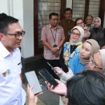 Wamen BUMN, Aminudin Ma’ruf, memastikan Bank Mandiri dan Himbara siap memenuhi kebutuhan transaksi Lebaran 2025, terutama di Jawa Barat.
