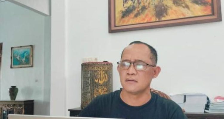 KMay Day atau Hari Buruh diperingati setiap 1 Mei. Seperti apa tantangan dan kenyataan para buruh atau kaum pekerja saat ini? Masihkah mereka selalu menjadi tumbal kemajuan ekonomi? Beberapa pentolan lembaga swadaya masyarakat (LSM) di Blitar memberikan gambaran nasib kaum pekerja saat ini.