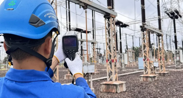 PLN mengimbau kepada pelanggan untuk mewaspadai cuaca ekstrem yang berpotensi mengakibatkan gangguan kelistrikan.